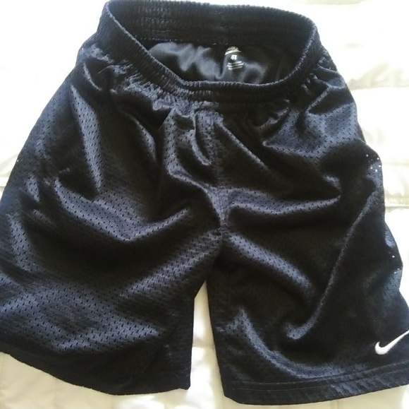 Boys Nike Basketball shorts - Picture 4 of 4